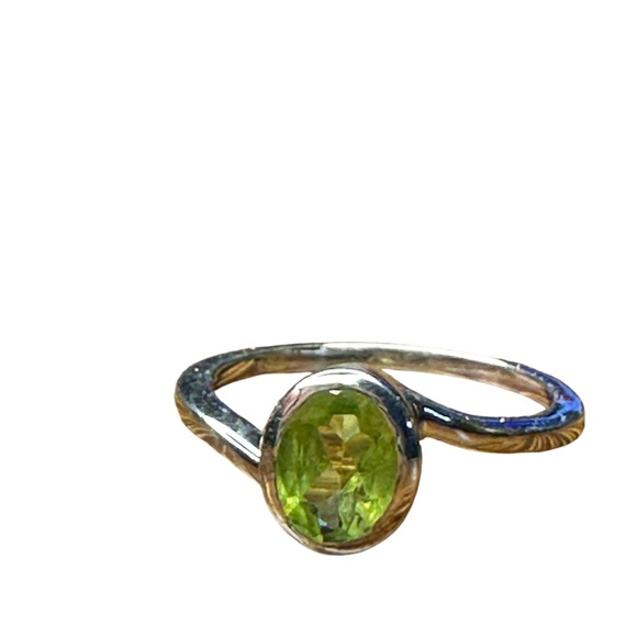 Peridot Silver Ring Size 7.0 - Picture 3 of 7